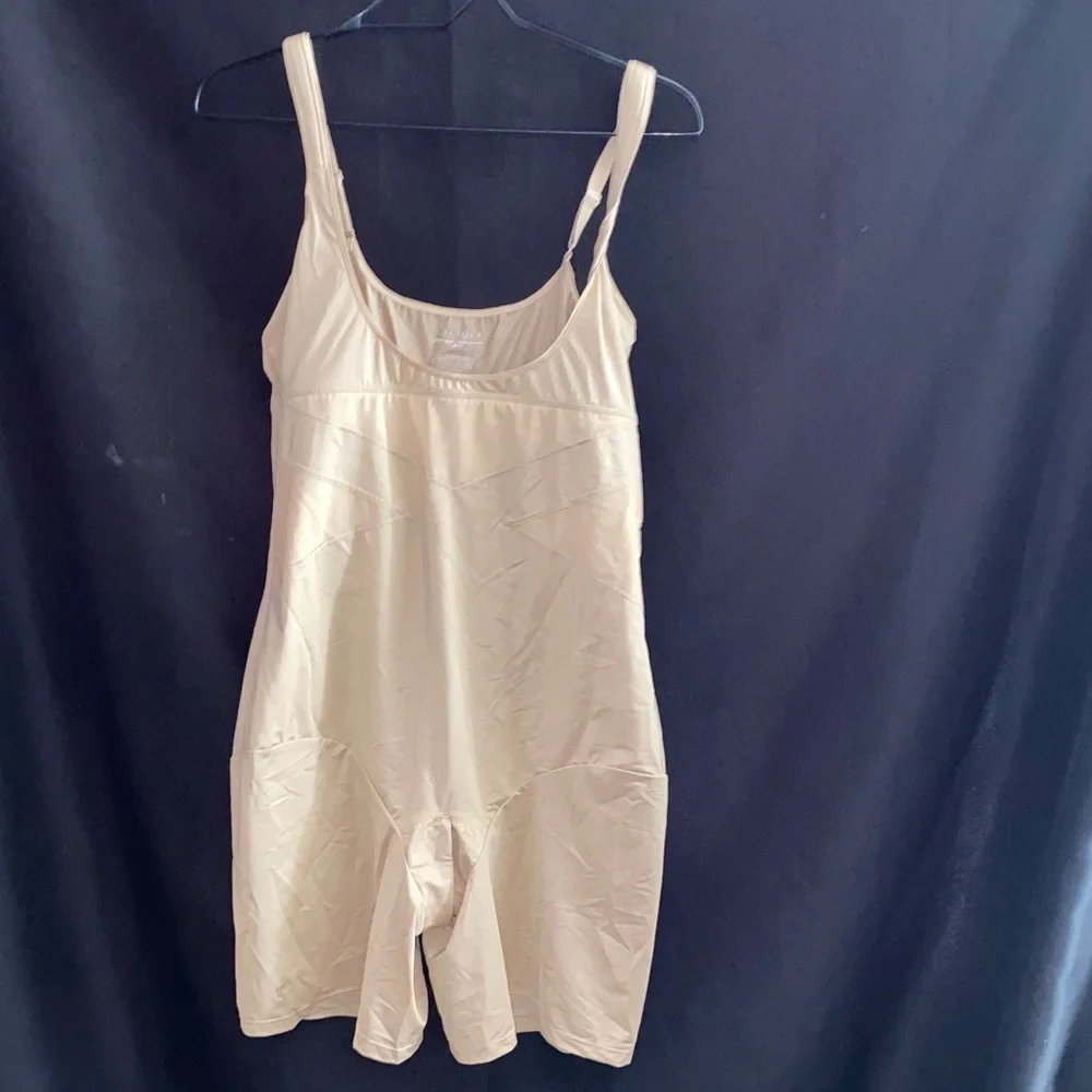 CACIQUE WO Plus size‎ 18/20 BEIGE SHAPEWEAR GOOD CLEAN CONDITION - Picture 2 of 9